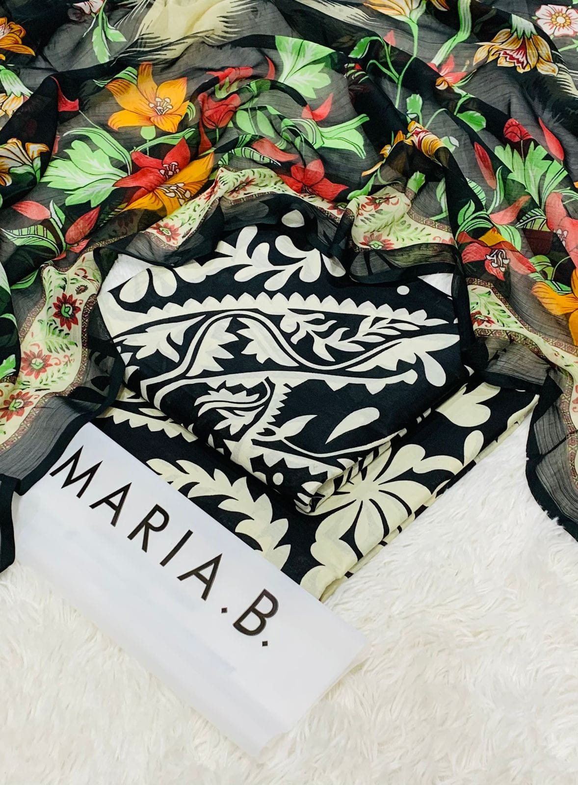 Maria B & Iznik 3PC Printed Lawn Suit | MBPLS-0017