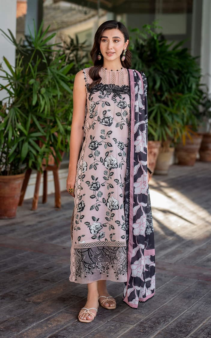 Iznik 3PC Printed Lawn Suits With Embroidered Patches | IPLSEP-0059